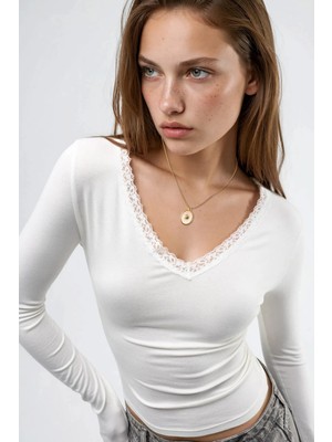 Hiccup Kadın Busem V Yaka Uzun Kollu Bluz Dantel Detaylı Beyaz