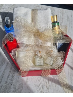 MARCABOX For You Design Hediye Sepeti – Sert Karton Tabanlı, Nişan Sepeti & Yılbaşı Sepeti Altın ve Kırmızı Renk (2 adet)