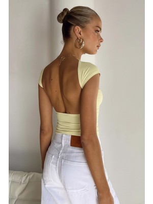 Les Séduisantes C.A. Sırt Dekolteli Dalgıç Kumaş Bluz