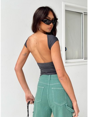 Les Séduisantes C.A. Sırt Dekolteli Dalgıç Kumaş Bluz