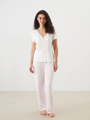 Lc Waikiki Yeni Sezon V Yaka Dantel Detaylı Kadın Pijama Takımı