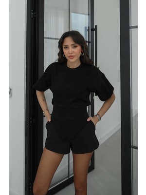 Havoş Siyah Parça Detaylı Arkadan Bağlamalı Tişört