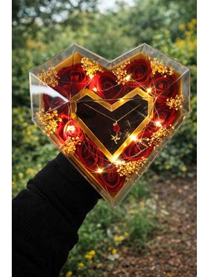 Dergavud Özel Işıklı Kalpli Kutuda 10 Adet Kırmızı Gül Çelik Kolye