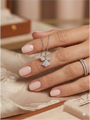 925 Ayar Gümüş Şık Melek Kolye