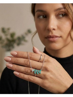 925 Ayar Gümüş Mineli Yaprak Kolye