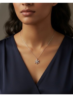 Lotus Kolye Beyaz Taşlı 925 Ayar Gümüş