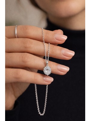 925 Ayar Gümüş Oval Tektaş Kolye