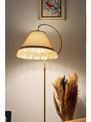 Allians Şık Siyah ve Sarı Patine Lambader, Kahverengi Kumaş Abajur ile Salon Dekoru