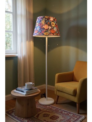 Allians Desenli Konik Şapkalı Ayaklı Modern Lambader, Şık ve Zarif Dekorasyon Ürünü