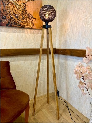 Allians Şık Siyah Inci Serisi Ahşap Köşe Tripod Lambader Aydınlatması
