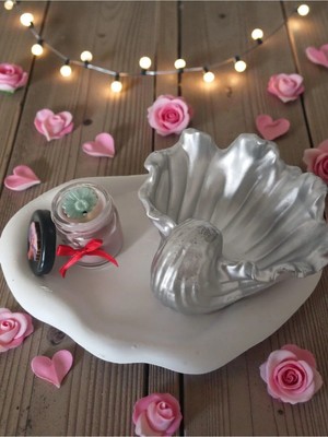 Doğal Deniz Esintili Dekoratif Set: Gümüş Istiridye Obje & Yıldızlı Kavanoz Mum