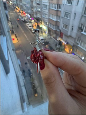 Herşey Nota Kalp Gotik Kırmızı Renkli Ayarlanabilir Kadın Yüzük