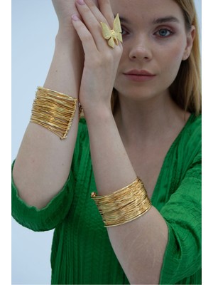 Özbience Şık Kalın Metal Bileklik, Zarif ve Modern Takı Tasarımı