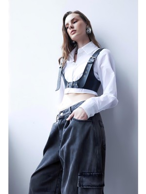 Özbience Şık ve Modern Deri Aksesuar, Elbise ve Gömlek Üstü Uyumlu Tasarım