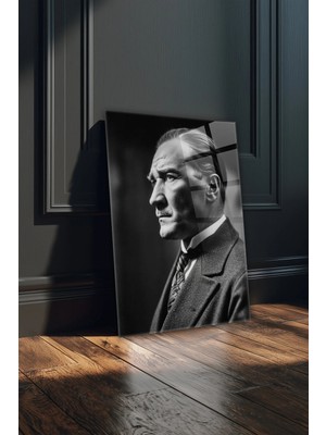 Ahsen resim çerçeve Atatürk - Siyah Beyaz Dikey Duvar Dekoratif Cam Tablo
