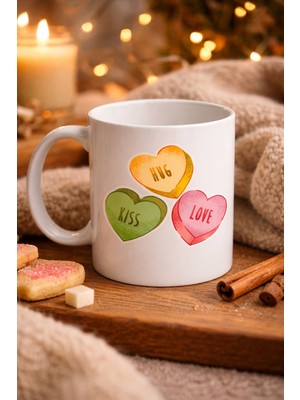 urfakent bilişim ve medya danışmanlık Hug Kiss Love Model 10 Porselen Kupa – Cıvıl Cıvıl Kalpli Tasarım, Sevgiliye & Hediye Kupası