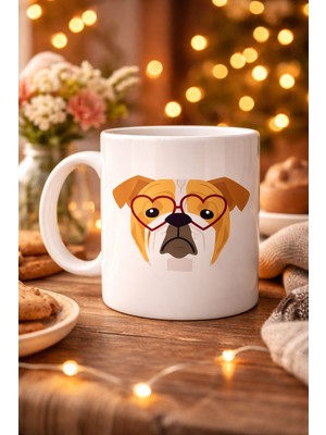 urfakent bilişim ve medya danışmanlık Kalpli Gözlüklü Ingiliz Bulldog Tasarımlı Porselen Kupa Model 52 – Sevimli Köpek Desenli Kahve & Çay Kupası