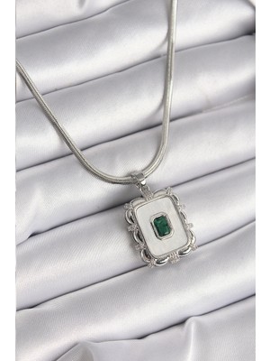 Pazarcan Çelik Gümüş Renk Italyan Zincir Beyaz Sedefli Kare Portre Model Zümrüt Taş Detay Kadın Kolye