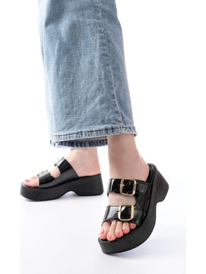 Pazarcan 24414-574 Siyah Rugan Günlük Tokalı Dolgu Topuk Kadın Terlik