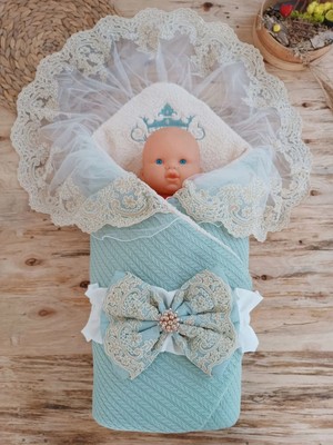 DMR Elegance Yenidoğan Kuzulu Taç Nakış Güpürlü Fiyonklu Duvaklı Prizma Taş Unisex Kundak Bebek Battaniyesi Su Yeşili