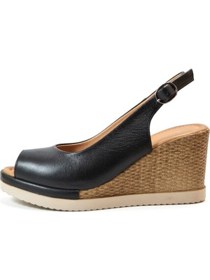 Beety 229.500 Hakiki Deri Siyah Platform Dolgu Yüksek Topuklu Kadın Sandalet