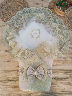 DMR Elegance Yenidoğan Kabartma Desenli Gold Çift Güpürlü ve Fiyonklu Bebek Battaniyesi Kundak Gold