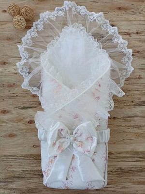 DMR Elegance Yenidoğan Hanımeli Desenli Taç Nakışlı Delüks Kundak Bebek Battaniyesi Ekru