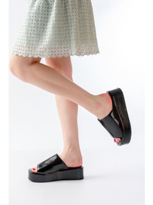 Budi 861-1011 Siyah Cam Kırığı Geniş Bantlı Dolgu Kadın Terlik