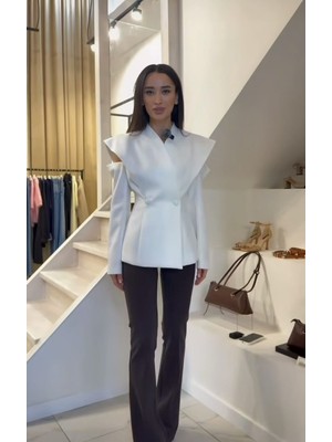 Qimya Butik Miss Neşem Kadın Iki Düğmeli Hakim Yaka Omzu Açık Fit Şık Ceket