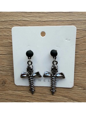 Metal Giyim Kurukafa  Figürlü Haç Detaylı Gotik Tarz Küpe