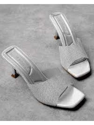 Colezium Luart Platin Simli Topuklu Terlik