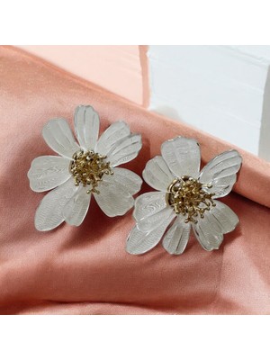 ALS Tasarım Dünyası Kadın Beyaz Renk Akrilik Model Çiçek Küpe En:5 Boy:5 cm