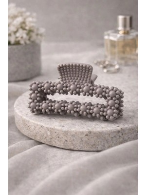 Nati Co Zarif Boncuk Işlemeli Gri Renk Mandal Toka (6 Cm)