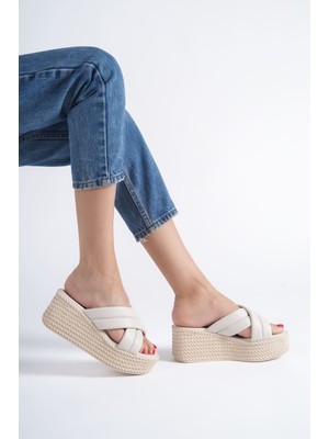 Pabucmarketi Krem Hasır Görünümlü Kadın Dolgu Topuk Terlik