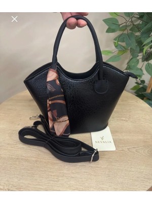 Nevalia Kadın Siyah Suni Deri El ve Omuz Çantası Fular Detaylı