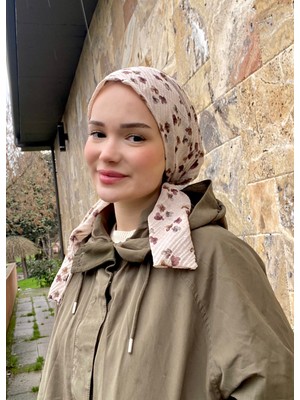 Anatölye Sütlü Kahve Çiçek Desen Mio Kumaş Eşarp Bone - Kaymaz Terletmez (Kaymayan)