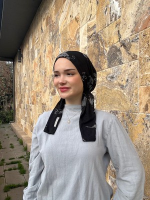 Anatölye Siyah-Gri Çiçekli Tülbent Eşarp Bone - Kaymaz Terletmez (Kaymayan)