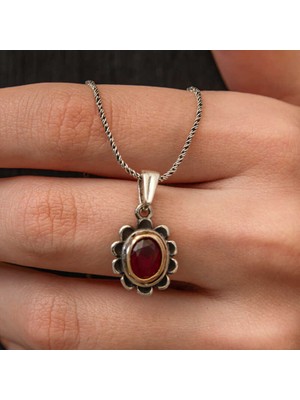 Gümüş Kırmızı Taşlı Çiçek Model Kadın Kolye