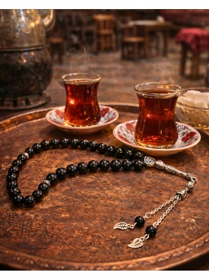Sufi Tesbih Esans Ve Hediyelik 10 mm Doğal Siyah Akik Taşı Tesbih – Gümüş Kaplama Imame ve Zincir Püskül – Parlak Kesim Premium Tesbih