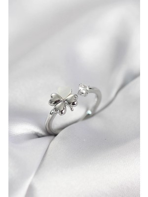 Esranın Dünyası Tegan Gümüş Renk Yonca Model Sedefli Kadın Yüzük TG27BYK4102