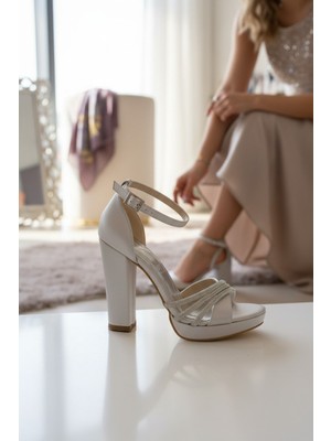 Enoch Modern Kalın Topuklu Taş Detaylı Yüksek Platform Ayakkabı