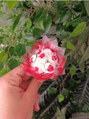 Black Rose Mini Gül Buketi Anahtarlık – Şık ve Romantik Tasarım