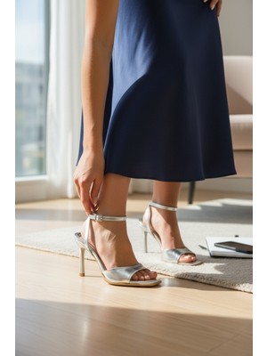 Enoch Kadın Metalik Aynalı Dokulu Ince Topuklu Abiye Ayakkabı
