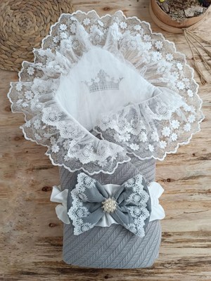 DMR Elegance Örgü Tericotton Taç Nakışlı Incili Güpür Çift Fiyonk Papatya Güpür Trilüks Kundak Bebek Battaniyesi Gri