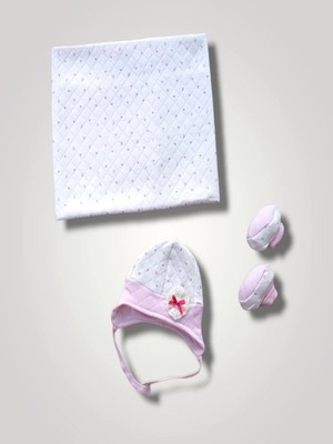 DMR Elegance Yenidoğan Baskılı Double Face Şapka ve Patikli 3lü Bebek Battaniye Takımı Pembe