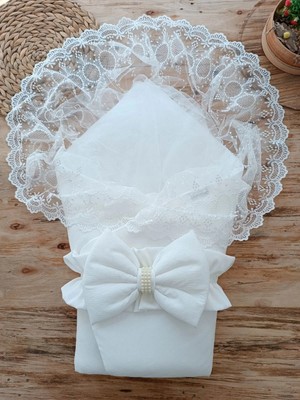 DMR Elegance Yenidoğan Yakamoz Kumru Model Dantelli Taşlı Fiyonk Bebek Battaniyesi Kundak Ekru