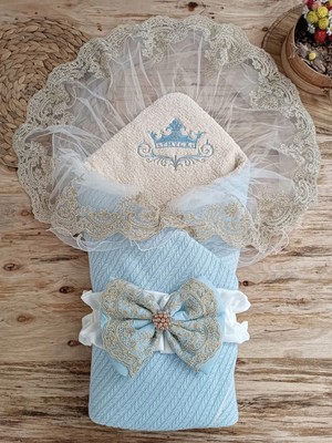 DMR Elegance Yenidoğan Kuzulu Taç Nakış Güpürlü Fiyonklu Duvaklı Prizma Taş Unisex Kundak Bebek Battaniyesi Mavi