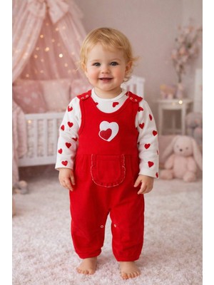 Famous Town Kız Bebek Kalpli Kırmızı Salopet Takım – Uzun Kollu Kalp Desenli Body ve Cepli Tulum