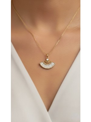 Lune Design Yarım Ay Yelpaze Motifli Beyaz Mineli, Altın Kaplama Pirinç Uçlu Çelik Kolye