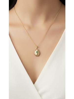 Lune Design Zümrüt Yeşili Oval Kesim Taşlı, Altın Kaplama Pirinç Uçlu Antik Çelik Kolye